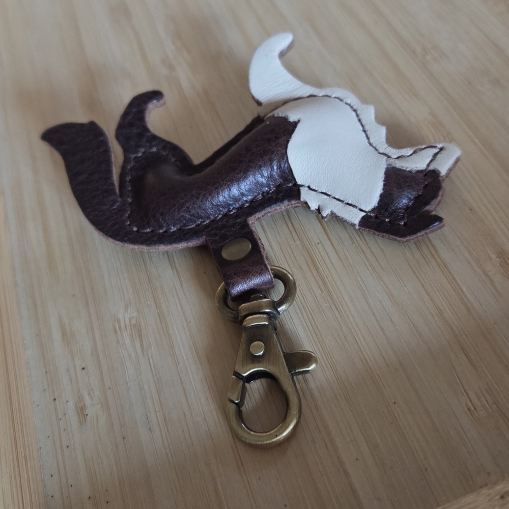 Portland Leather Pepper Dog Bag Charm Keychain in Coldbrew - Picture 3 of 3